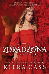 ZDRADZONA, KIERA CASS