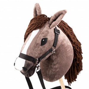 HOBBY HORSE SKIPPI. KOŃ NA KIJU KASZTANOWATY