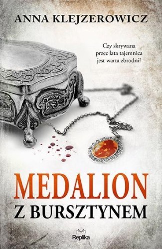 Medalion z bursztynem, Anna Klejzerowicz