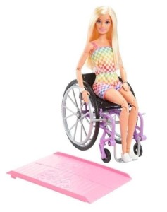 BARBIE FASHIONISTAS. NA WÓZKU STRÓJ W KRATKĘ HJT13