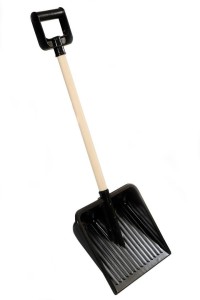 SNOW SPADE WITH WOODEN HANDLE 70CM, TACTIC
