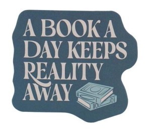 PULTENEY PRESS NAKLEJKA A BOOK A DAY KEEPS REALITY